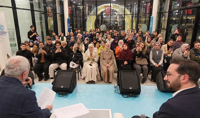 Ünlü yazar, Kocaeli'de konuk olduğu söyleşide gençlere seslendi!