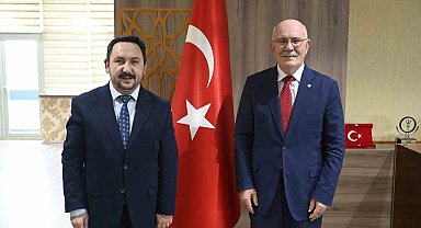 Uşak Kent Konseyi'nden Uşak Üniversitesi öğrencilere hediye çeki verildi