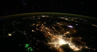 Uzaydan İstanbul'un son hali gece görüntülendi