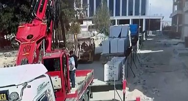 Üzerine gazbeton paleti düşen işçi hayatını kaybetti: Feci olay kamerada