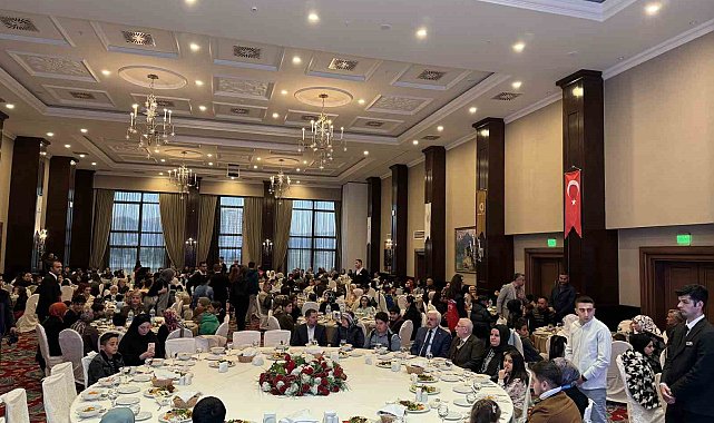 Vali Akkoyun, yetim ve öksüz çocuklarla iftar sofrasında buluştu