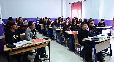 Vali Aktaş öğrencilerle bir araya geldi
