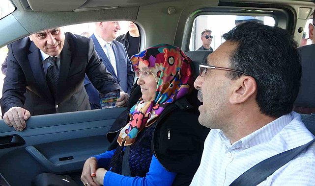 Vali Atilla Toros yolcuları tek tek uyardı: "Emniyet kemerinizi takın"
