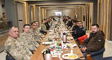Vali Aydoğdu Mehmetçik ile sahur yaptı