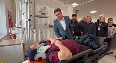 Vali Aygöl, otobüs kazası yaralılarını hastanede ziyaret etti