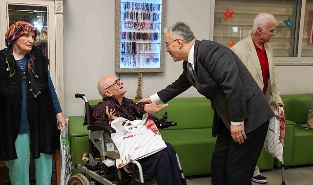Vali Ayyıldız, bayram öncesi çocukları ve büyükleri unutmadı