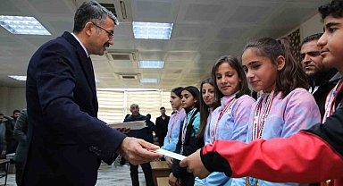 Vali Çelik, şampiyon sporcularla bir araya geldi