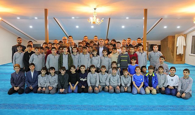 Vali Eldivan hafız adaylarıyla iftar programında bir araya geldi