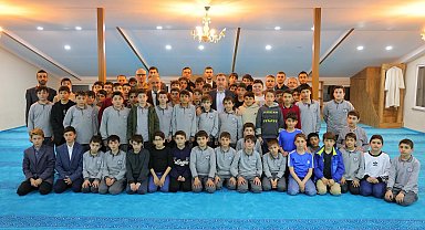 Vali Eldivan hafız adaylarıyla iftar programında bir araya geldi