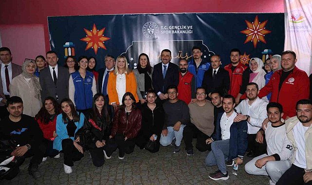 Vali Hacıbektaşoğlu üniversiteli gençlerle iftarda buluştu