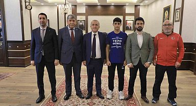 Vali Hatipoğlu, başarılı sporcuları ağırladı