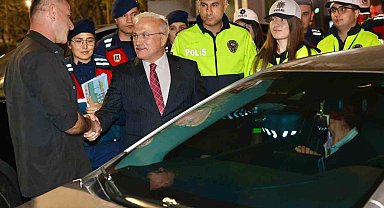Vali Kumbuzoğlu, tedbirleri yerinde inceledi, vatandaşların bayramını kutladı