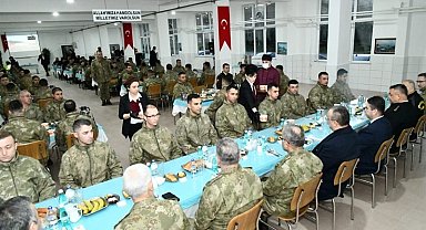 Vali Soytürk ve 1. Ordu Komutanı Orgeneral Tokel Mehmetçik ile iftar yaptı