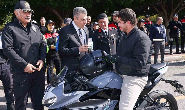 Vali Toros, trafik ve asayiş uygulamasına katıldı