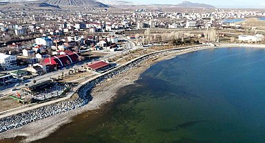 Van Gölü çekilmeye devam ediyor
