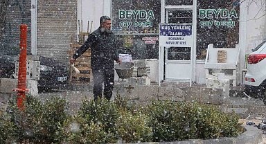 Van'da binlerce güvercini besleyen esnaf, kuşlara çocukları gibi bakıyor