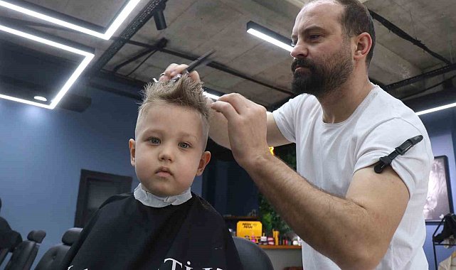 Vatandaşları bayrama hazırlıyorlar: Erken saatlerde açılan dükkanlar sahurda kapanıyor