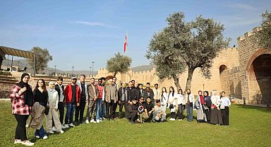 Yabancı öğrenciler Hereke Kalesi'ne hayran kaldı