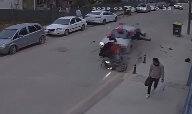 Yalova'da otomobilin motosikletle çarpıştığı kaza kamerada