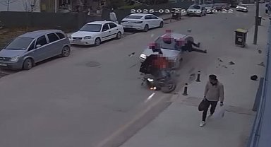 Yalova'da otomobilin motosikletle çarpıştığı kaza kamerada