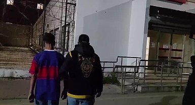 Yer Adana:16 yaşındaki şüpheliler, 4 kişiyi gasp edip 2 öğrenciyi bıçakladı