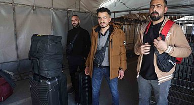 Yıllardır ailesini göremeyen Suriyeli Muhammed, 9 yıl sonra ailesiyle birlikte bayram kutlayacak