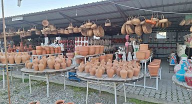 Yol kenarındaki yöresel ürün satış stantları büyük ilgi görüyor