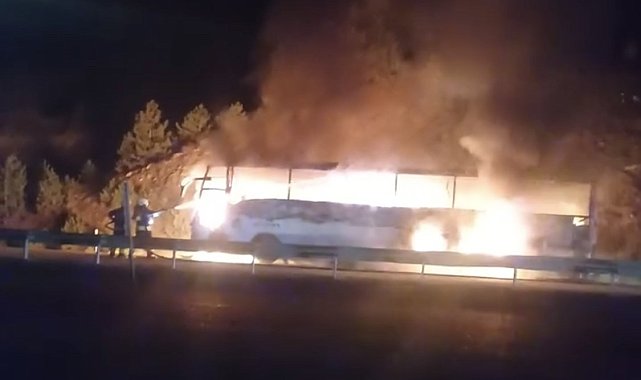 Yolcu otobüsü alev alev yandı