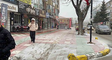 Yozgat'ta martta yağan kar çiftçiyi endişelendirdi