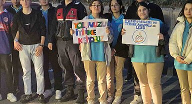 Yozgat'tan geçen yolculara liseli gençlerden iftarlık ikramı