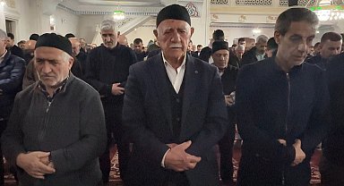 Yüksekova'da Kadir Gecesi dualarla idrak edildi
