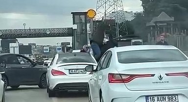 Yumruklar havada uçuştu