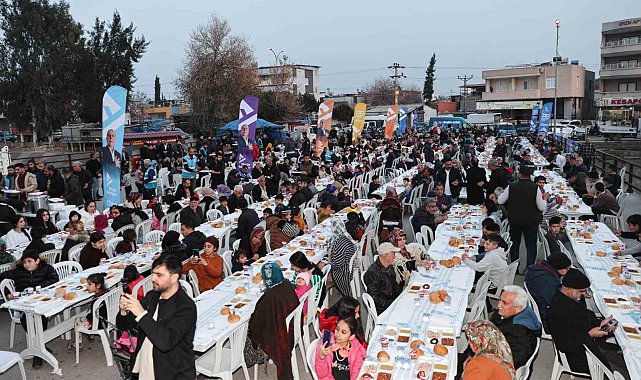 Yüreğir Belediyesi bin kişilik iftar sofrası kurdu