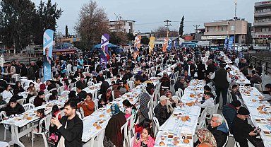 Yüreğir Belediyesi bin kişilik iftar sofrası kurdu