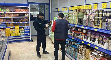 Zabıta ekipleri ürünleri tek tek kontrol etti