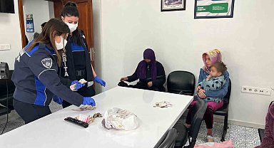 Zabıtayı gören dilencinin canı sıcak tahin istedi, diğerinin zulası çorabı çıktı