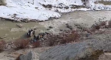 Zap Suyu'na uçan aracın sürücüsünün cansız bedenine ulaşıldı