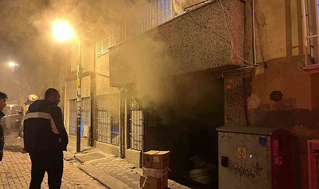 Zeytinburnu'nda kılıf imalathanesinde yangın