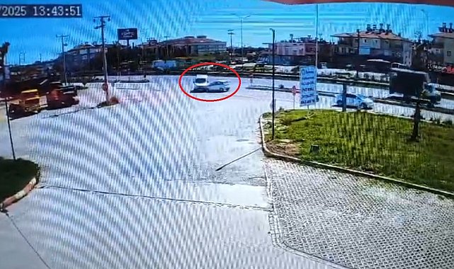 Zırhlı banka aracıyla otomobilin çarpışması kamerada: 1 yaralı