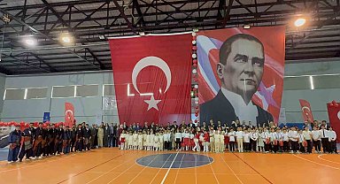 105. yıl coşkusu Tatvan'da renkli görüntülere sahne oldu