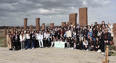 11 ilden gelen öğrenciler Ahlat'ın tarihi mekanlarını gezdi