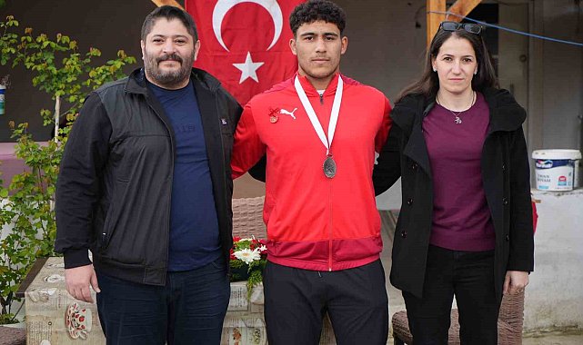 17 yaşında güreşte Edirne'nin gururu oldu