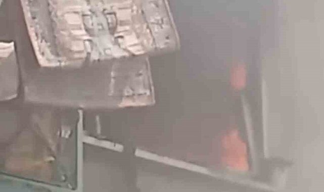 2 katlı bina alevlere teslim oldu