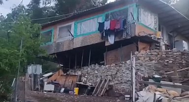 2 yıldır aranan firarı yatak odasının altına kazdığı tünelde yakalandı