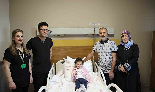 24 aylık bebekten 1.5 santimlik taş alındı: Süper mini PNL ile büyük başarı