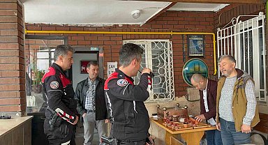 'Camide kavga var' diye gelen ekibini şiir ve dua ile karşıladılar