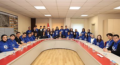 41 Genç'in başarılı öğrencileri Başkan Büyükgöz'e konuk oldu