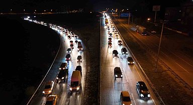 43 ilin geçiş güzergahında trafik yoğunluğu yeniden başladı: Trafik ekipleri teyakkuza geçti