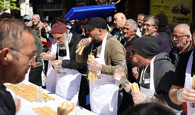 5 dakikada 11 metre börek yedi, 10 gram altının sahibi oldu