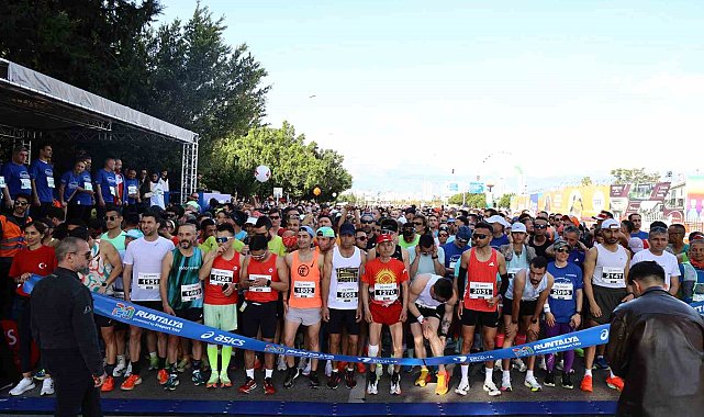 68 ülkeden 1800'ü yabancı,10 bin sporcu Runtalya'da koştu